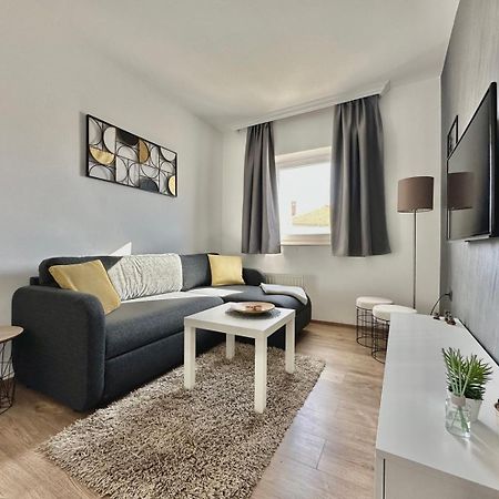 Charming Apartments Dodo 크르크 외부 사진